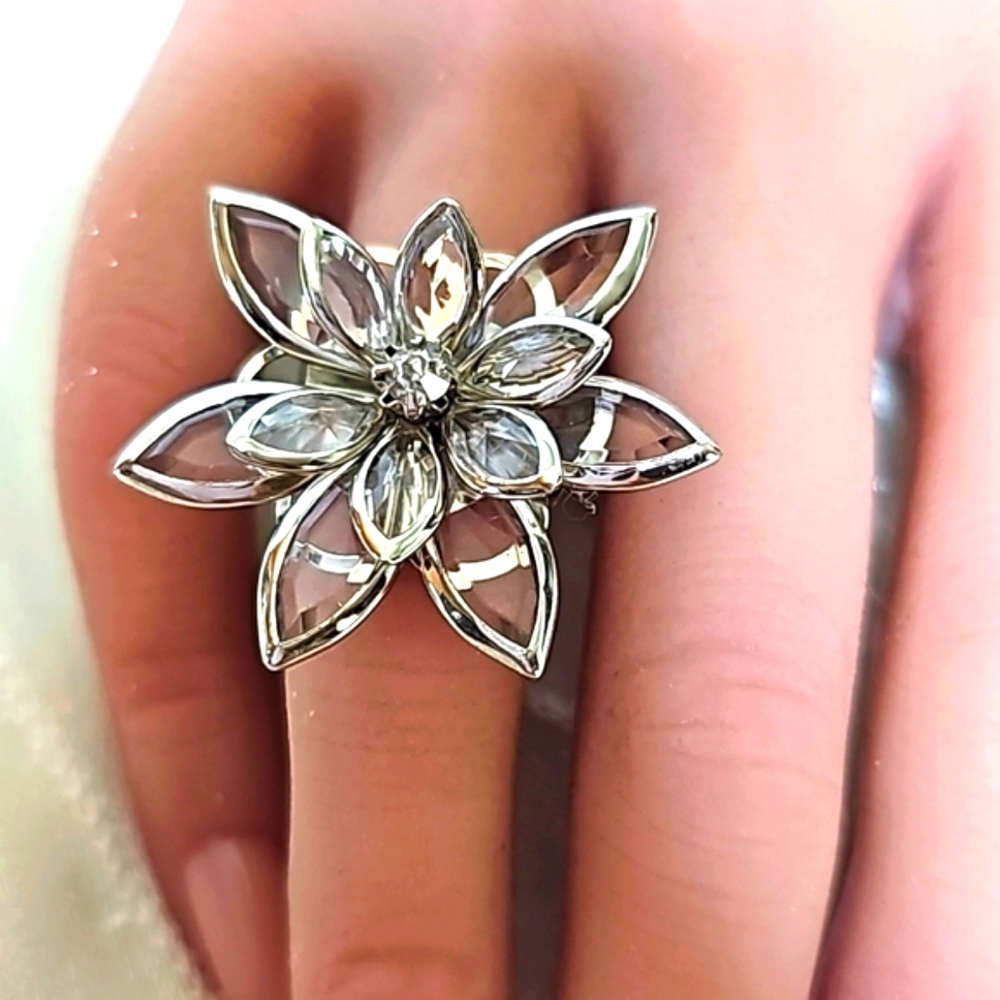 Clear Rhinestone Flowered Ring With Adjustable Silver Band. Size: OS - Picture 2 of 9